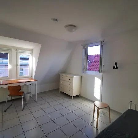 Urbanes In Gaeste-wohnung בית אירוח שטוטגרט