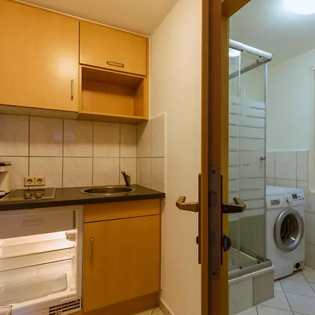 Urbanes In Gaeste-wohnung בית אירוח