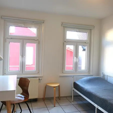 Urbanes In Gaeste-wohnung בית אירוח שטוטגרט