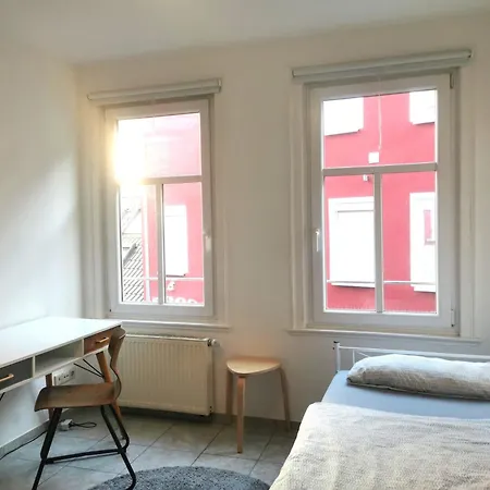 Urbanes In Gaeste-wohnung בית אירוח שטוטגרט